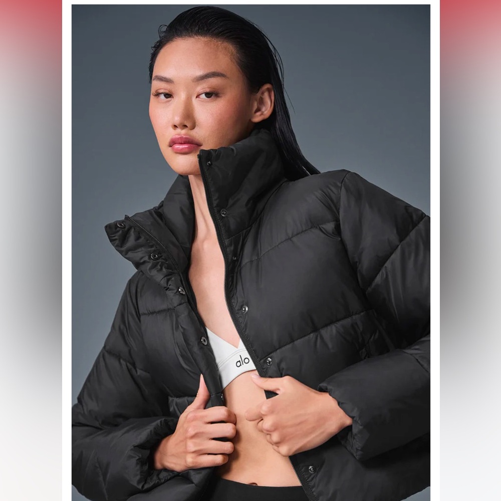 Alo Yoga cropped puffer …